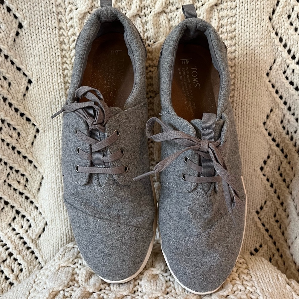 Toms gray felt lace up sneaker, W11